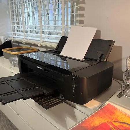Garden Oasis Apartment: Central, Private & Parking